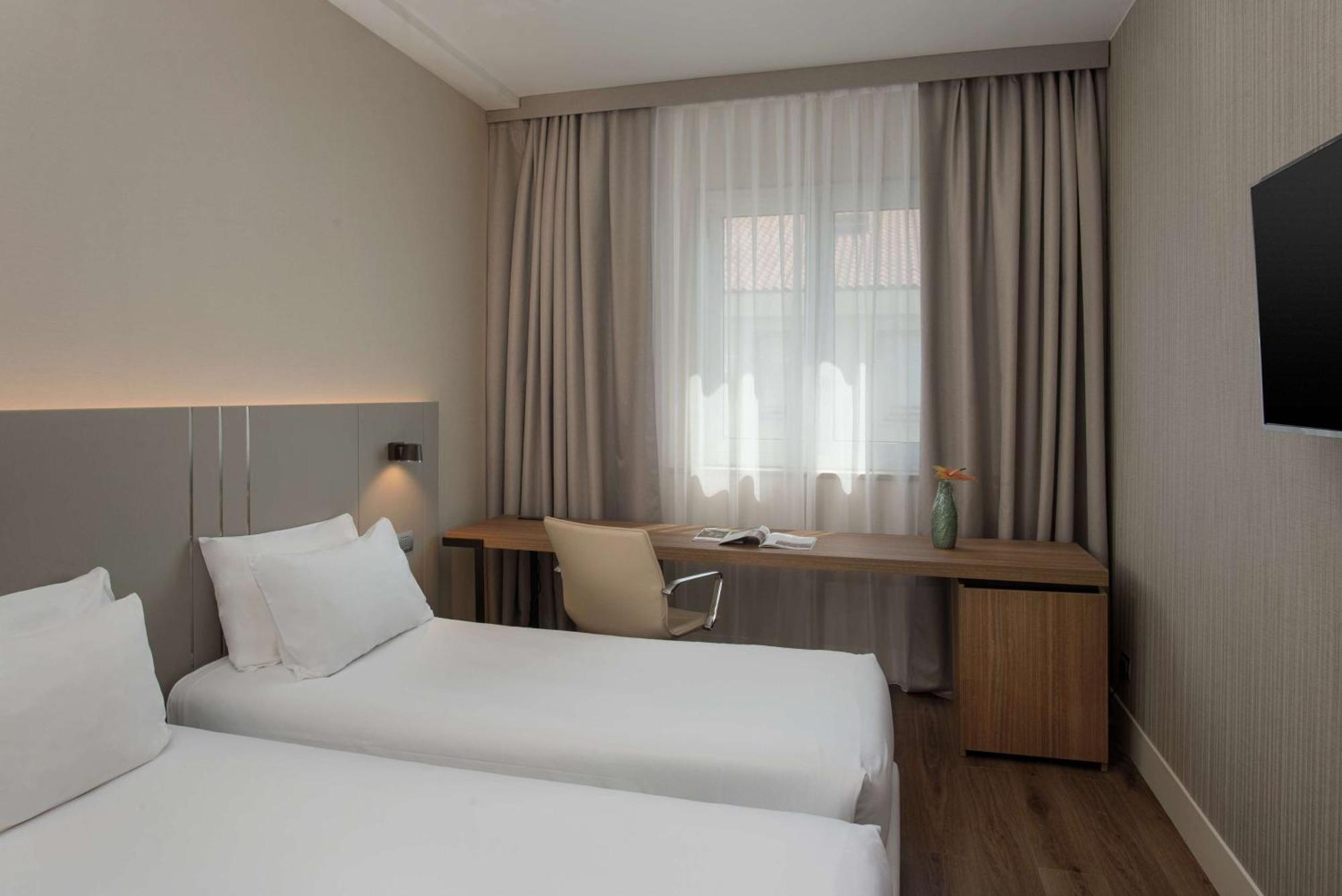 Hotel Nh 4*